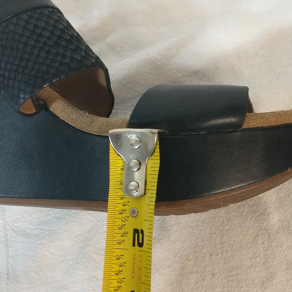 Clarks Artisan Black Leather Wedge Sandals SZ 8. Excellent Pre loved Condition. - Picture 8 of 10